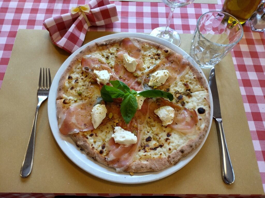 Pizza Mascarpone e speck